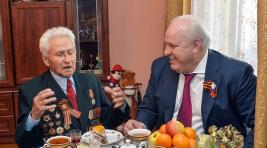 Глава Хакасии навестил ветерана Великой Отечественной войны