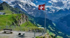 Зеленский пытается заставить Байдена приехать на «саммит мира» в Швейцарии