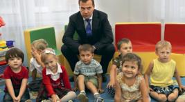 Медведев объяснит, как воспитывать детей