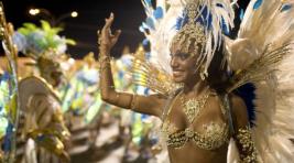 В Рио-де-Жанейро перенесли карнавал