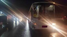 В Абакане столкнулись тягач и автобус