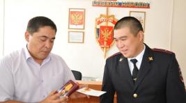 Полицейский из Хакасии, спасший людей из огня, получил награду