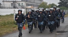Сотрудники УФСИН Хакасии показали, как будут справляться с массовыми беспорядками в колониях