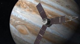 Американский зонд Juno пролетел над Юпитером и "позвонил" на Землю