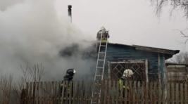 Пожар в Абакане заставил пожарных эвакуировать двух человек