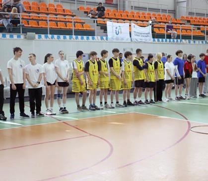 «Веселые старты» объединили десятки школьников и студентов Саяногорска