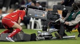 Глава УЕФА назвал преждевременным введение видеоповторов в футболе