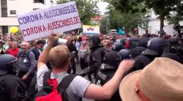 В Берлине на анти-ковидных протестах задержано более 600 человек