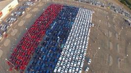 В Хакасии из автомобилистов и мотобайкеров "скроят" флаг России
