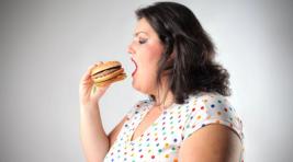 Диетологи назвали три причины распространения ожирения в России