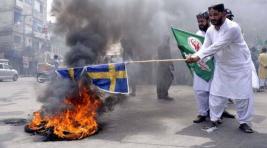 В Ираке протестующие подожгли посольство Швеции