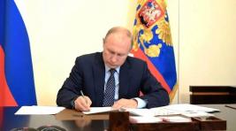 Путин подписал закон, запрещающий иноагентам участвовать в выборах