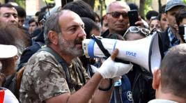 Пашинян пообещал уйти в отставку в апреле