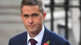 Министра обороны Британии обвинили в разглашении гостайны