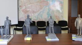 Булакин в полный рост: скульпторы придумали пять вариантов памятника любимому мэру абаканцев