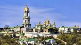 Киев вывозит из Киево-Печорской лавры ценности и мощи