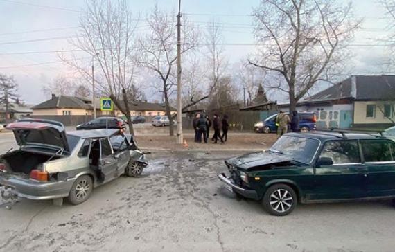 В Черногорске нетрезвый водитель «семерки» спровоцировал ДТП, есть пострадавшие
