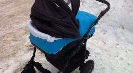 В Питере автоледи на пешеходном переходе сбила коляску с младенцем