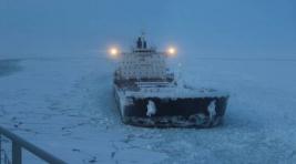 «Берингов пролив» пытается спасти «Остров Сахалин»