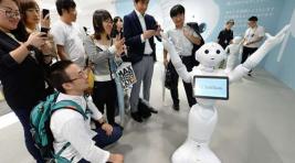 В Японии эмоциональный робот Pepper пошел в школу