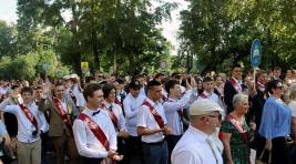 Абакан сегодня чествует выпускников городских школ