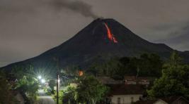 При извержении вулкана Мерапи погибли одиннадцать человек