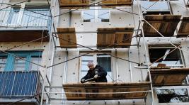 Молчание жильцов: абаканскую многоэтажку взялись капиталить несмотря ни на что