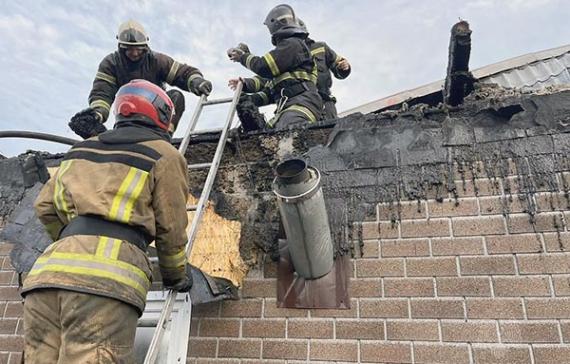 Пятнадцать пожаров потушили в Хакасии за выходные