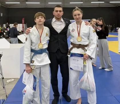 Юные дзюдоисты Хакасии достойно представили регион на турнире в Новокузнецке