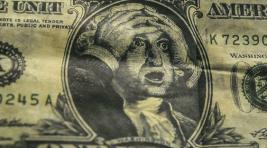 Доллар упал ниже 55 рублей впервые с 2015 года