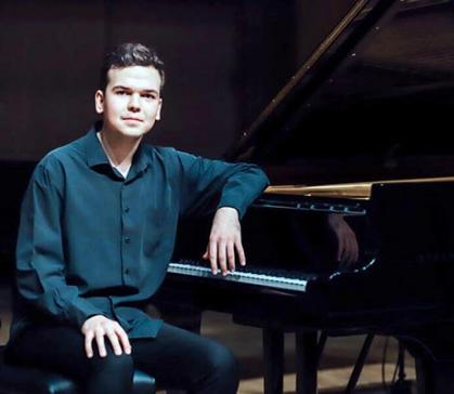 Пианист-виртуоз Тимофей Владимиров выступит с оркестром Хакасской филармонии