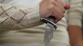 В Черногорске жена в пьяном угаре ранила мужа ножом
