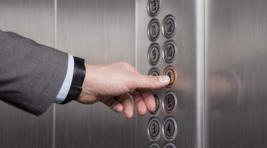 Во Владивостоке мужчина 17 часов просидел в лифте