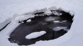 В Абакане мужчина утонул, провалившись под лед