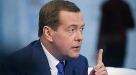 Медведев предложил выдавать лекарства, выписанные врачом, бесплатно