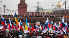 Участники шествия в память о Немцове избили пенсионера (ВИДЕО)