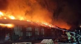 В центре Красноярска ликвидировали возгорание на складе