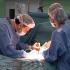 Британский хирург лишился работы из-за автографа на печени пациента