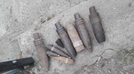 Дачник в Красноярске откопал на участке артиллерийские снаряды