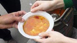 В праздничные дни бездомные жители Хакасии получили более 400 обедов