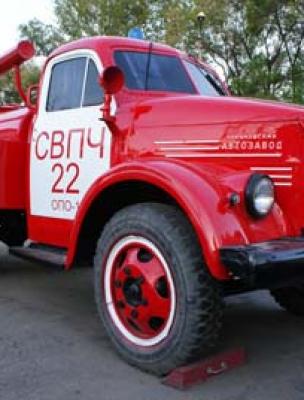 Памятник пожарному автомобилю. ГАЗ 51 пожарный. Пожарные машины СССР. ГАЗ 51 пожарка.