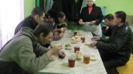 В Черногорске неравнодушные люди оказывают помощь бездомным гражданам 