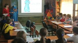 В Хакасии для детей провели лекцию о национальном костюме