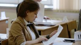 В России выпускники школ сегодня пишут "зачетное" сочинение