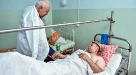Глава Хакасии навестил пострадавших шахтеров в больнице