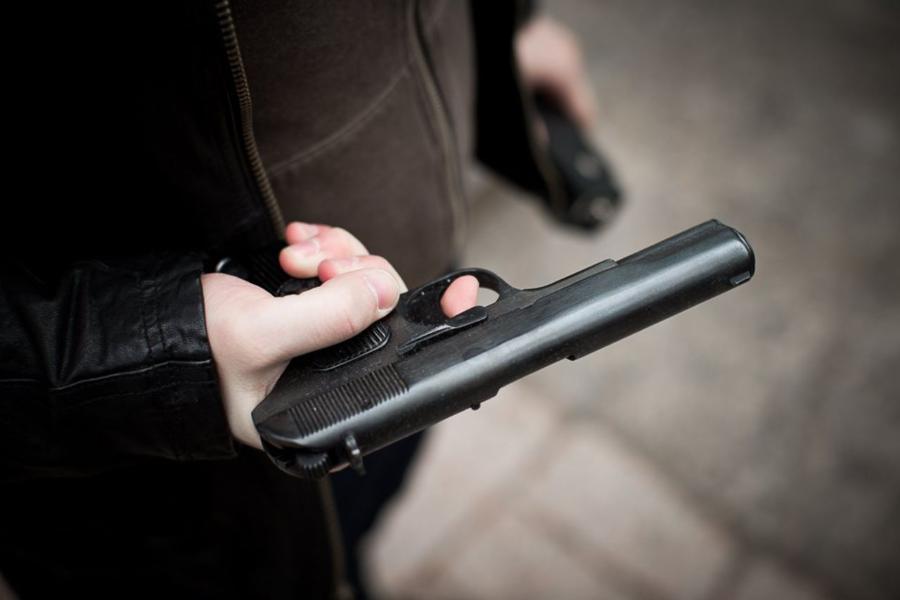Абаканец разгонял шумную молодежь травматическим пистолетом