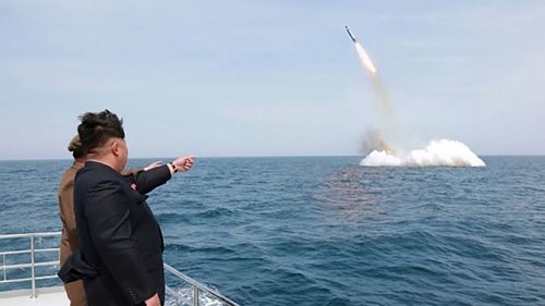Северная Корея запустила баллистическую ракету с подводной лодки