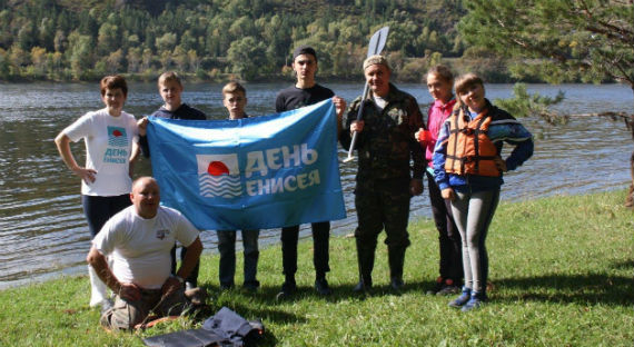 В Саяногорске для детей из детдома провели водный мастер-класс