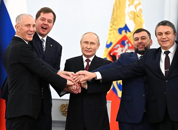 Владимир Путин поздравил россиян с Днём воссоединения страны с новыми регионами