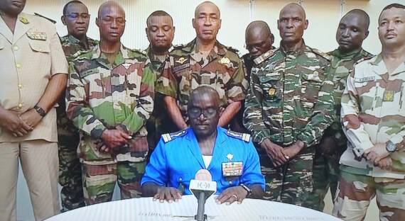 В Мали и Буркина-Фасо потребовали воздержаться от войны против Нигера